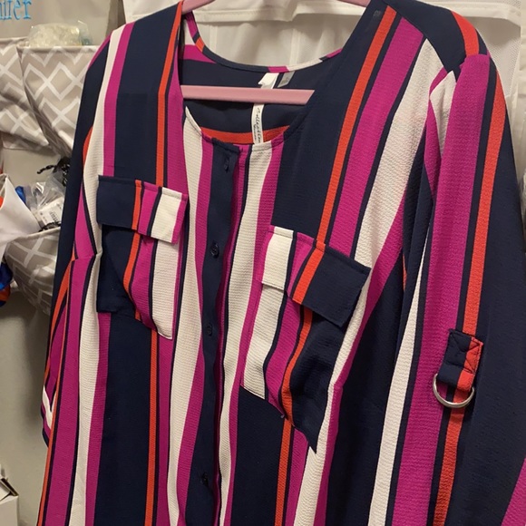 1X woman’s Blouse *euc - Picture 2 of 6